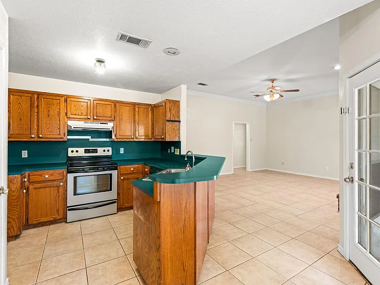 1502 Oak Knoll Ln — Photo 7
