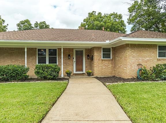 3rd image of 2010 Bristol Cir