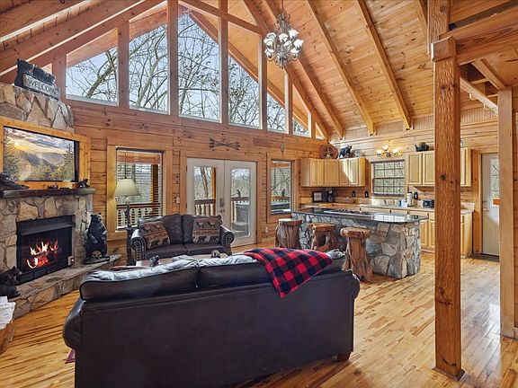2nd image of 1214 Ski View Ln