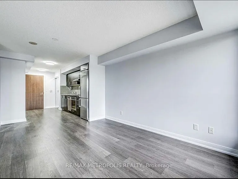 255 Village Green Sq #507 — Photo 8
