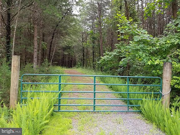 Image 3: : Gated entrance to Driveway