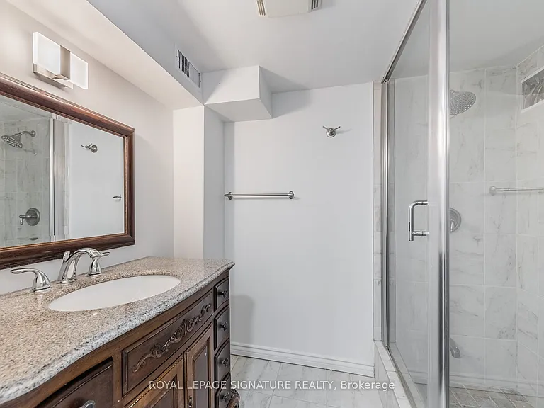 150 Davisville Ave #LOWER — Photo 11