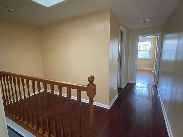 1324 James St — Photo 10