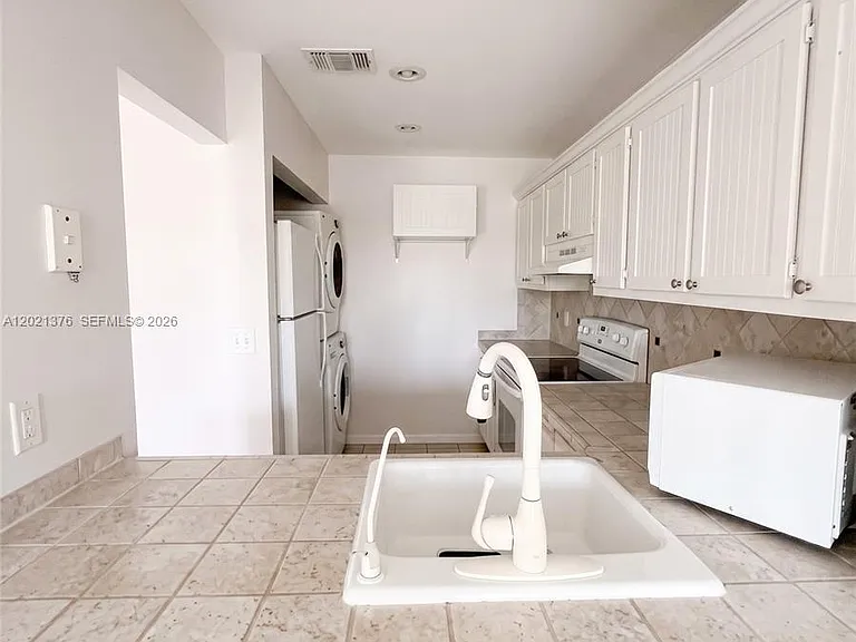 10046 Winding Lake Rd #204 — Photo 2