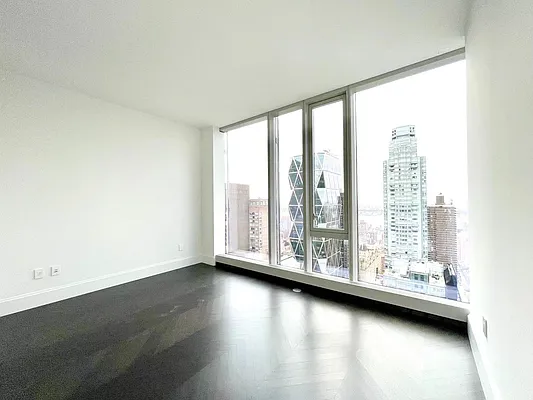 Rented by Eastern Wealth Realty Inc | media 33