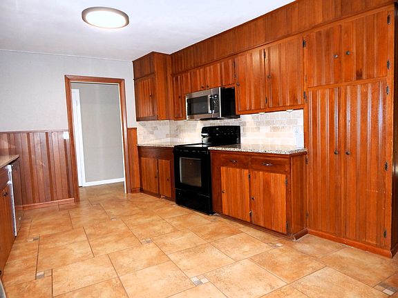 Plenty of storage and granite countertops