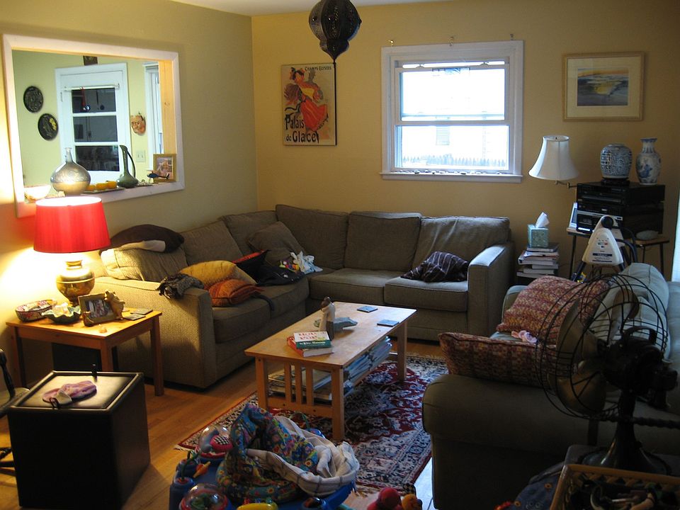 2nd image of 15 Rotunda Ave