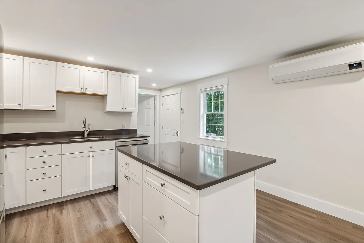Building Photo - 1393 Portland Rd #B