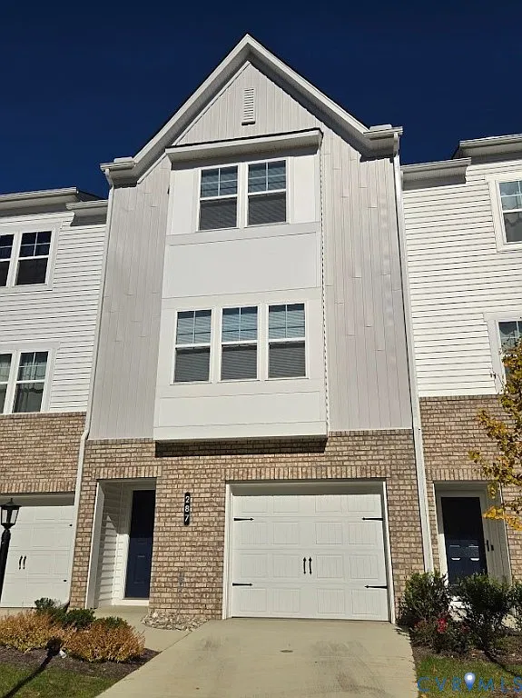 3 bed, 3.5 bath, 1685 sqft, $2,350 — Photo 1