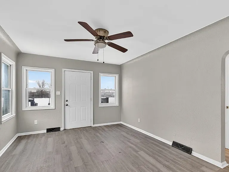 47 W Crawford Ave — Photo 11