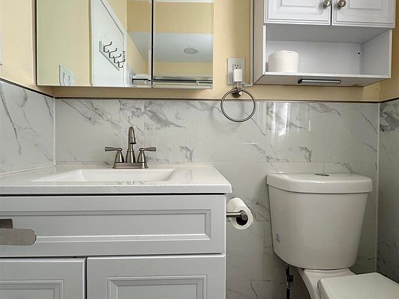 5th image of 374 Cator Ave #1