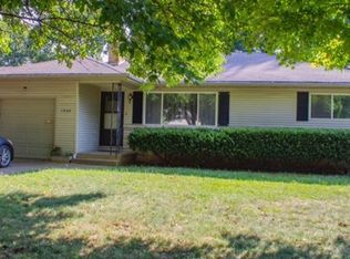 1954 S Broadway Ave, Springfield, MO 65807