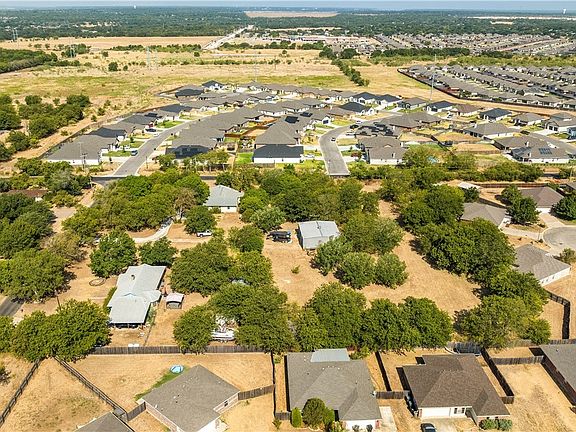 3rd image of 7420 Poison Oak Rd