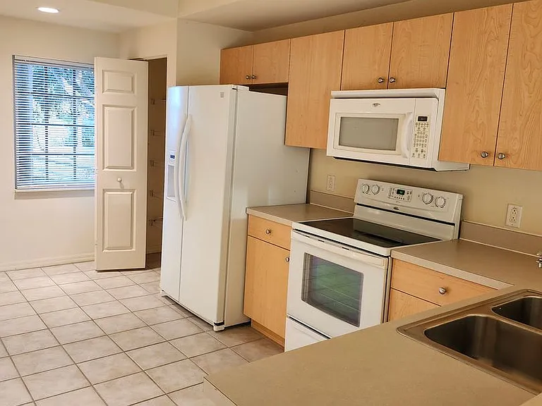 1216 Rio De Janeiro Ave #301 — Photo 4