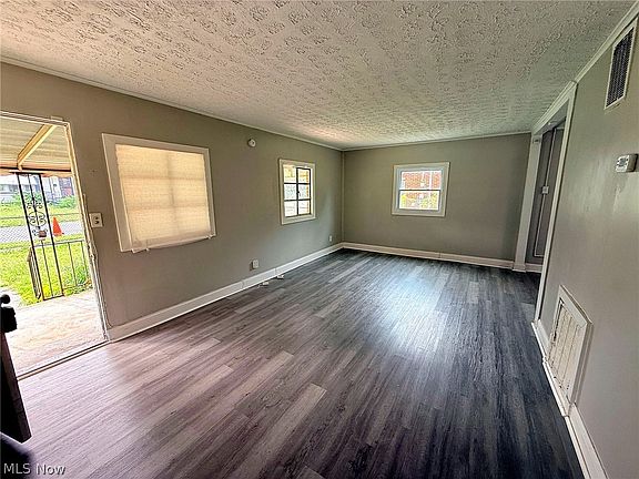 4th image of 4109 E 106th St