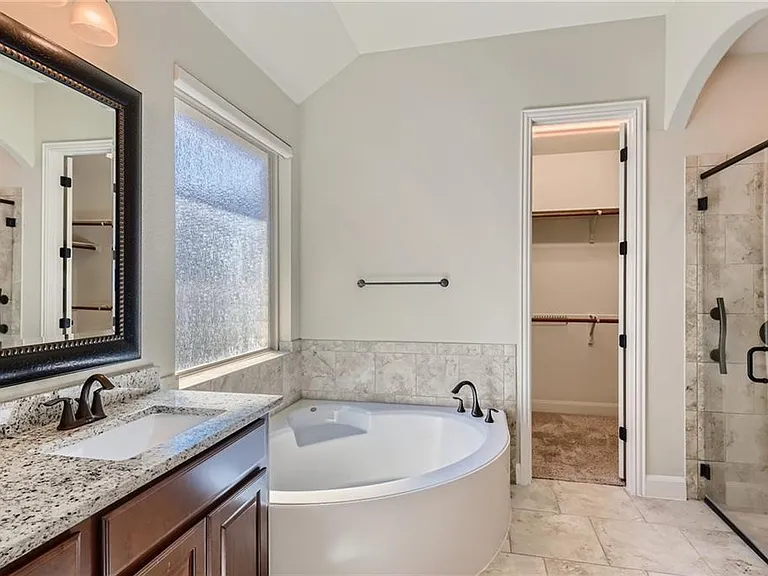 208 Maxwell Way — Photo 16