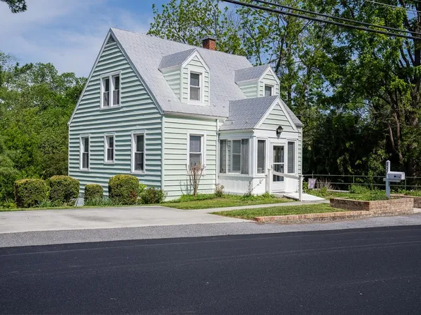 820 Donaghe St, Staunton, VA 24401