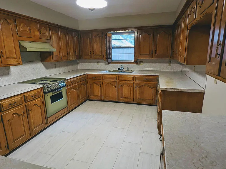 2657 Chateau Dr — Photo 32