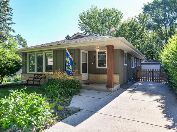2526 North 114th STREET, Wauwatosa, WI 53226