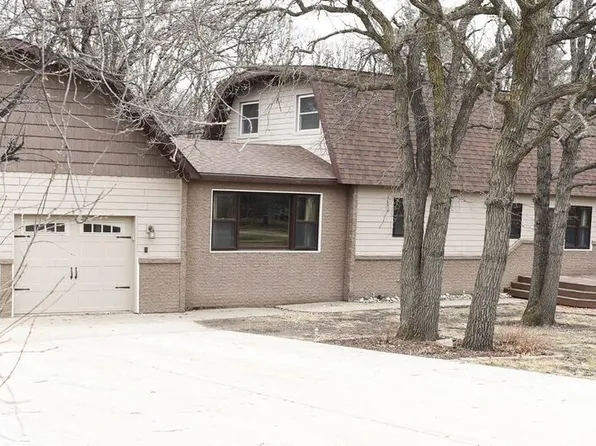 225 Acorn Rdg, Devils Lake, ND 58301