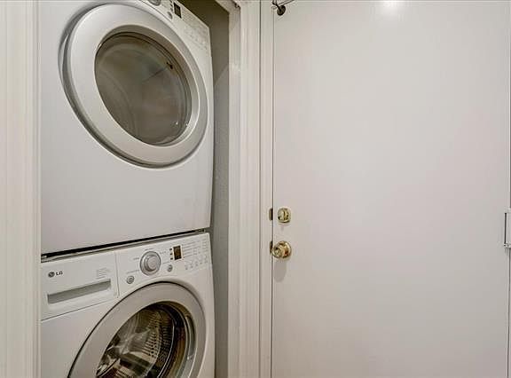 2nd image of 1745 Parkview Green Cir