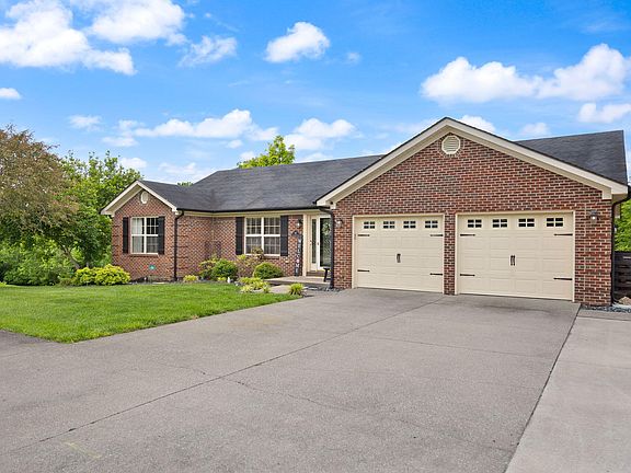 3rd image of 143 Castlewood Dr