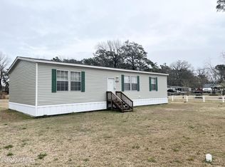 506 Maple Ln, Morehead City, NC 28557