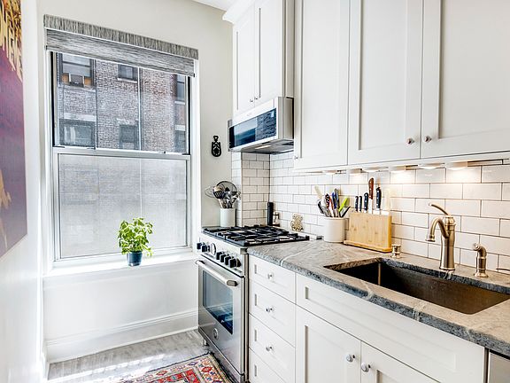 4th image of 318 W 100th St APT 4A