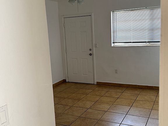 4th image of 17080 NE 23rd Ave APT 1