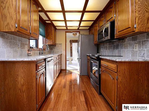 3rd image of 15523 Mason Cir