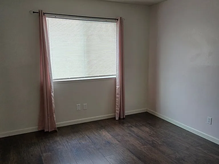 2536 W Chestnut Ct — Photo 5