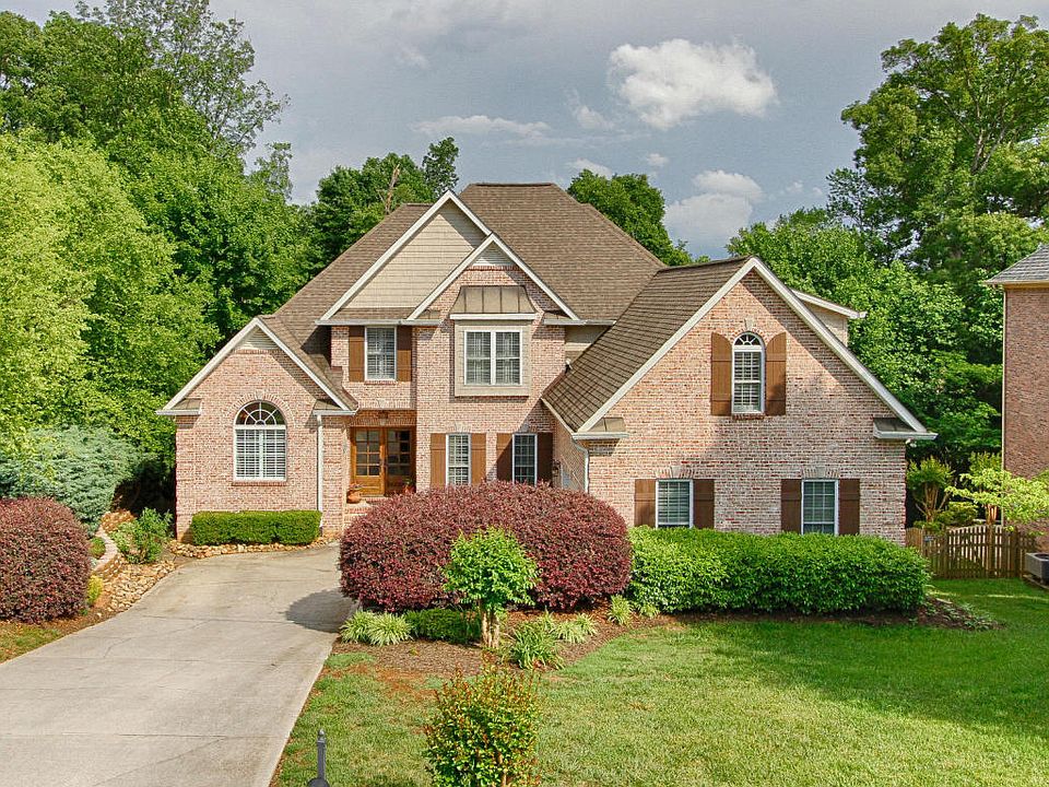1st image of 1906 Shady Hollow Ln