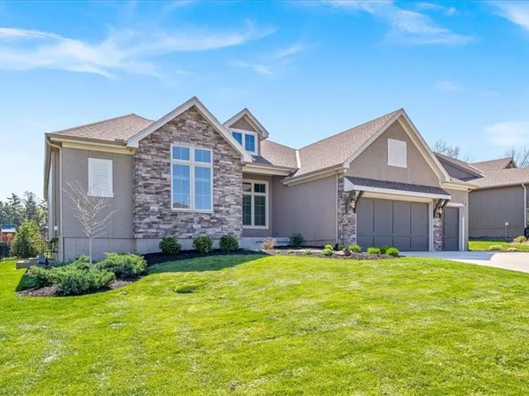 6825 Brownridge Dr, Shawnee, KS 66218