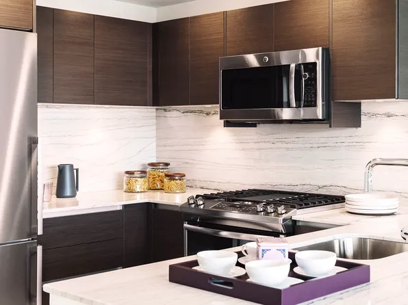 315 West 33rd Street image 3 of 22