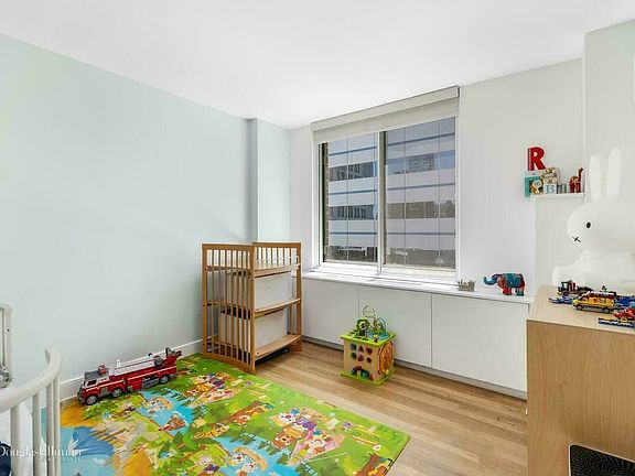 5th image of 275 Greenwich St APT 11A