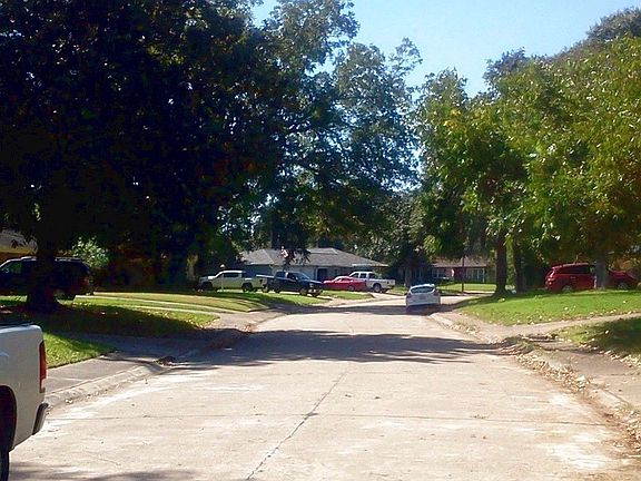 4th image of 312 Wisteria St