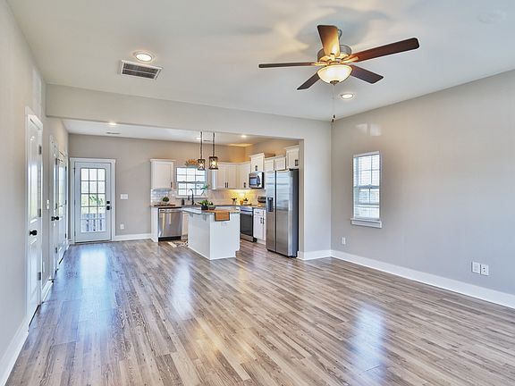 3rd image of 140 Dry Creek Commons Dr