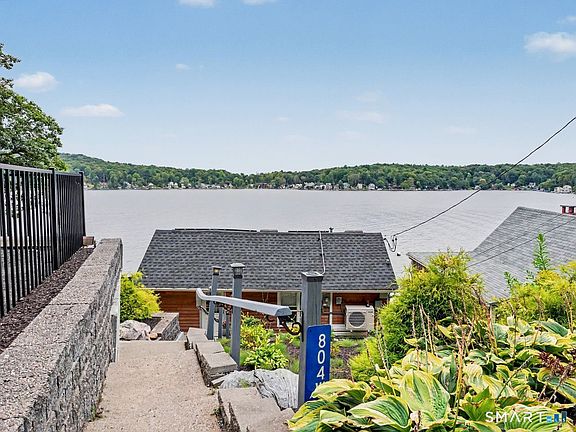 3rd image of 804 West Wakefield Boulevard