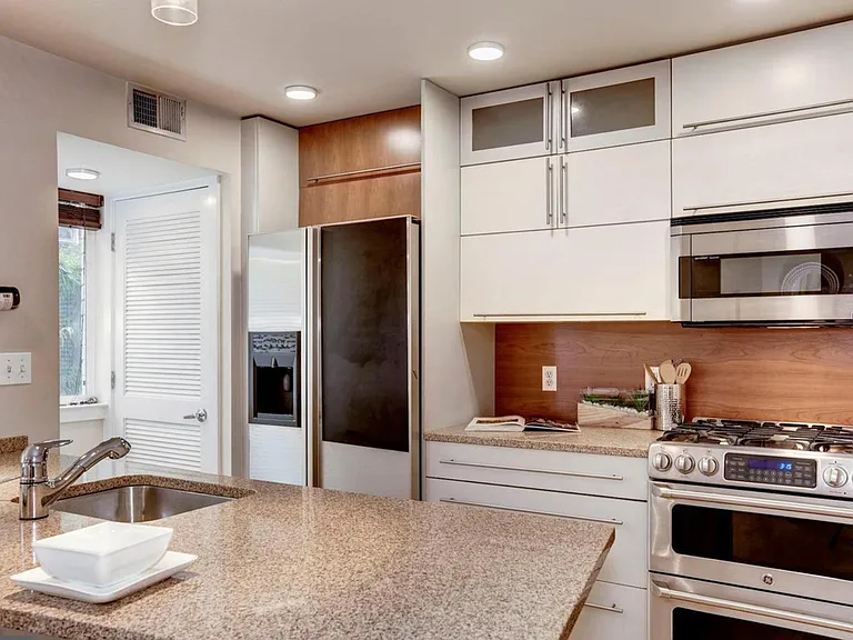 Modern Kitchen with Stainless Steel Appliances