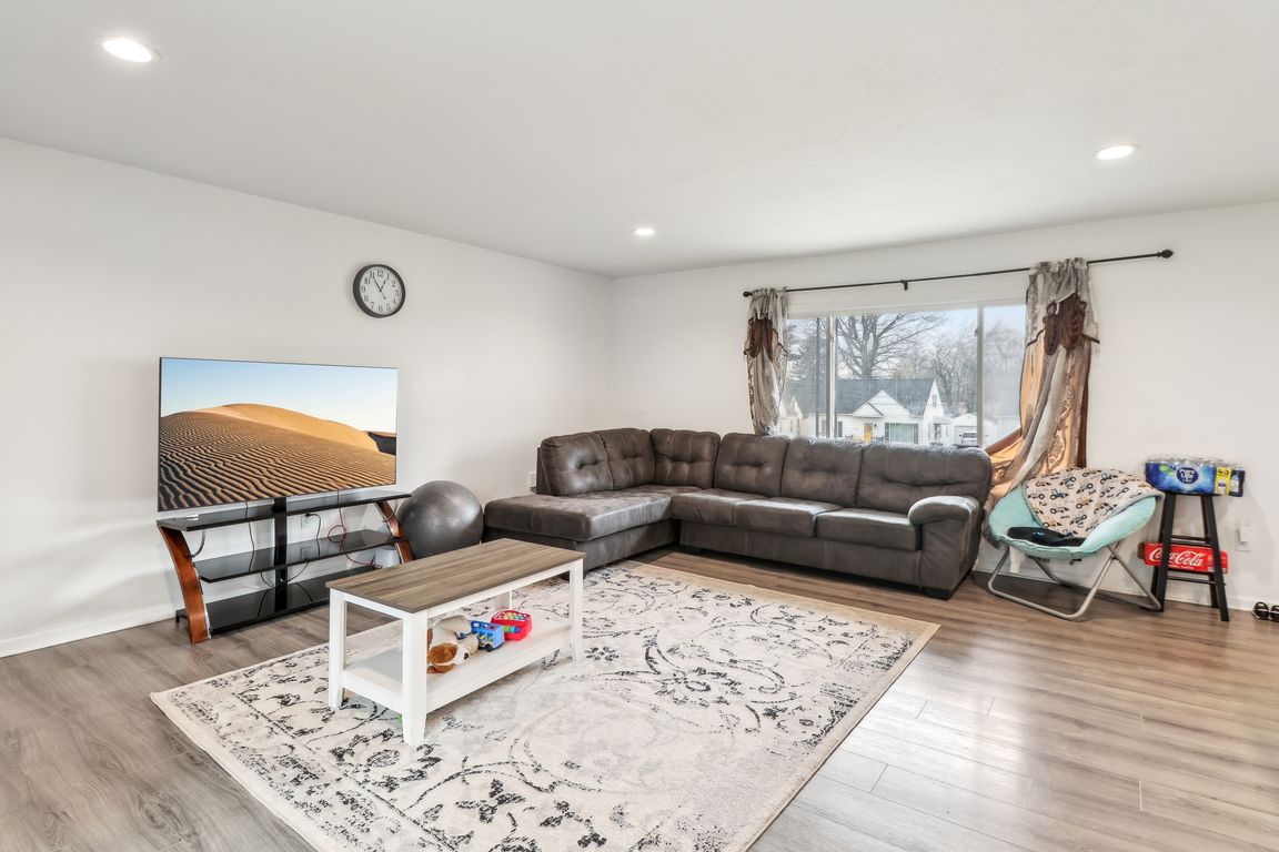 Elbur Ave-2204-012.jpg