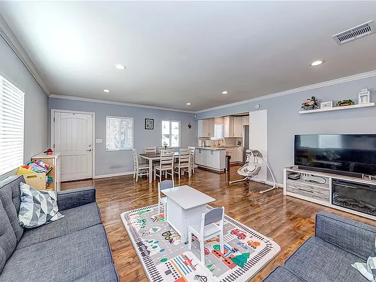 6528 Beeman Ave — Photo 14