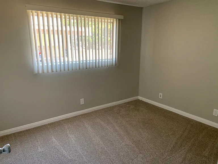1675 Chapel Dr — Photo 30