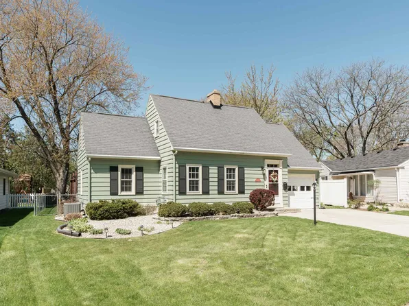 30 S Blackhawk St, Janesville, WI 53545
