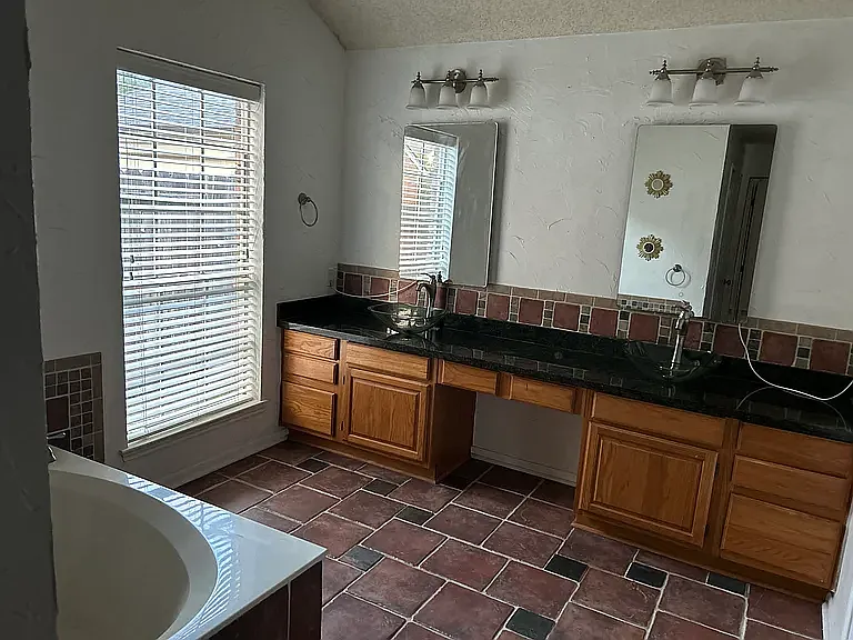 DOWN STAIRS MAIN BATHROOM
