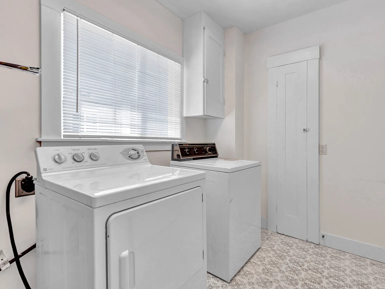 2 bed, 1270 sqft, $2,600 — Photo 2