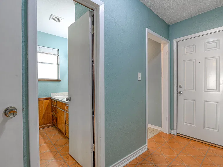 6028 Fairway Ave — Photo 9