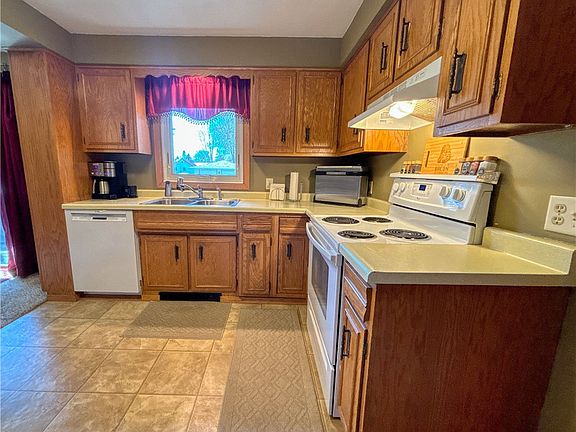 4th image of 406 N Broadway Avenue