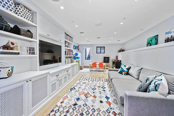 Sold by Avenue Sotheby's International Realty | media 12