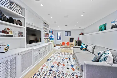 Sold by Avenue Sotheby's International Realty