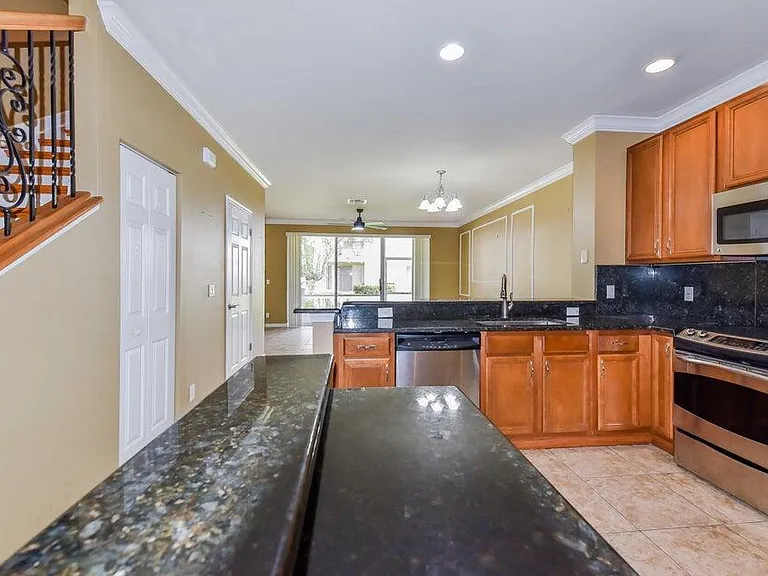 9687 Lago Dr — Photo 4